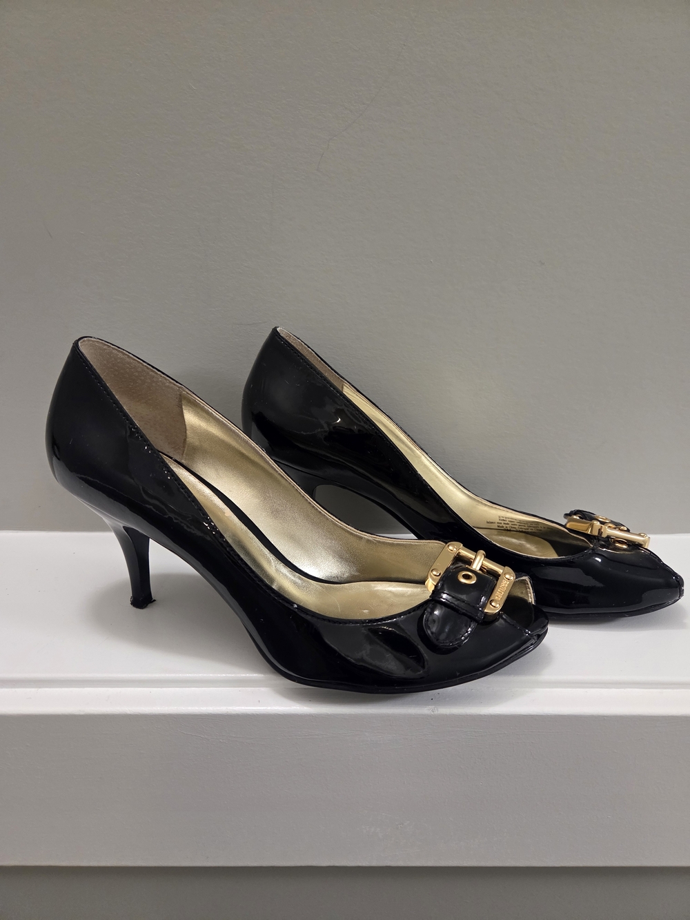 GUESS by Marciano Black Patent Leather Peep Toe Buckle Pumps Heels Shoes 7 Sexy